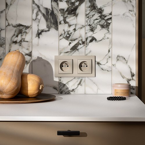 MINI w kolorze taupe Gniazdka i łaczniki w kolorze taupe